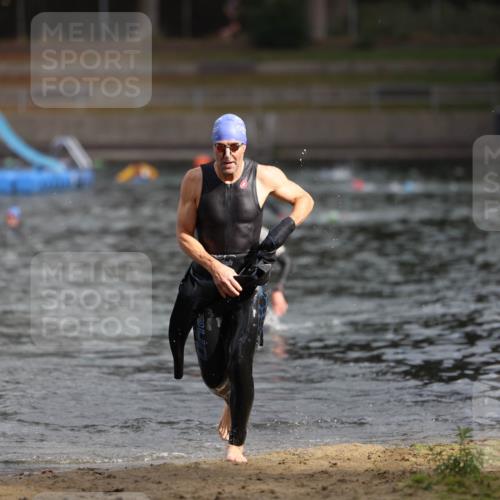 14.09.2025 - Stadtparktriathlon Michael Strokosch http://msf.ph/oto/8870861 14.09.2025 11:28:39 Schwimmen 1067, 1082 meine-sportfotos.de