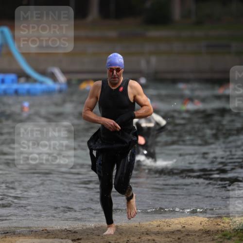 14.09.2025 - Stadtparktriathlon Michael Strokosch http://msf.ph/oto/8870862 14.09.2025 11:28:40 Schwimmen 1067, 1082 meine-sportfotos.de