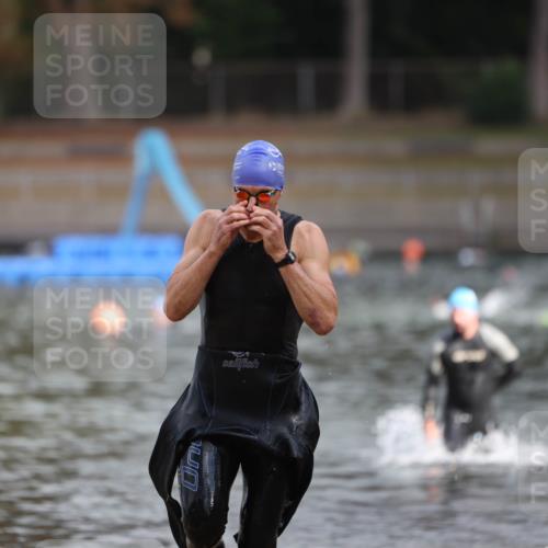 14.09.2025 - Stadtparktriathlon Michael Strokosch http://msf.ph/oto/8870869 14.09.2025 11:28:41 Schwimmen 1067, 1082 meine-sportfotos.de