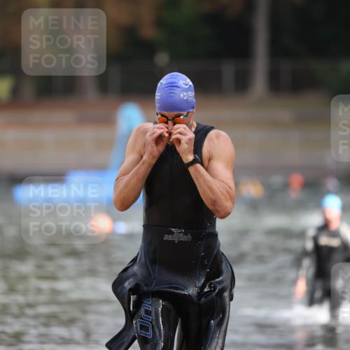14.09.2025 - Stadtparktriathlon Michael Strokosch http://msf.ph/oto/8870872 14.09.2025 11:28:42 Schwimmen 1067, 1082 meine-sportfotos.de