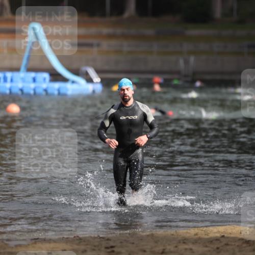 14.09.2025 - Stadtparktriathlon Michael Strokosch http://msf.ph/oto/8870880 14.09.2025 11:28:45 Schwimmen 1067, 1082 meine-sportfotos.de