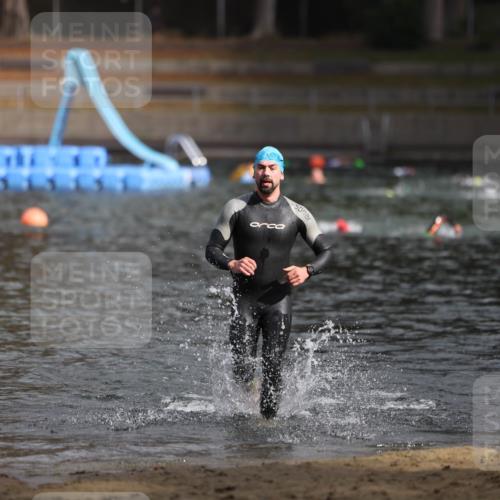 14.09.2025 - Stadtparktriathlon Michael Strokosch http://msf.ph/oto/8870882 14.09.2025 11:28:46 Schwimmen 1067, 1082 meine-sportfotos.de