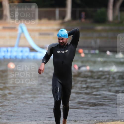14.09.2025 - Stadtparktriathlon Michael Strokosch http://msf.ph/oto/8870890 14.09.2025 11:28:48 Schwimmen 1082 meine-sportfotos.de
