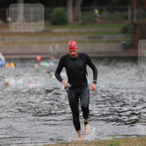 14.09.2025 - Stadtparktriathlon Michael Strokosch http://msf.ph/oto/8870909 14.09.2025 11:29:23 Schwimmen 1076, 1103 meine-sportfotos.de