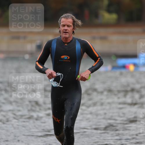 14.09.2025 - Stadtparktriathlon Michael Strokosch http://msf.ph/oto/8870910 14.09.2025 11:29:24 Schwimmen 1076, 1103 meine-sportfotos.de