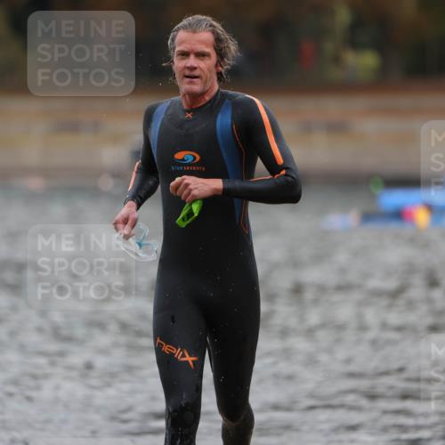 14.09.2025 - Stadtparktriathlon Michael Strokosch http://msf.ph/oto/8870912 14.09.2025 11:29:24 Schwimmen 1076, 1103 meine-sportfotos.de