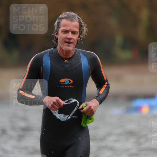 14.09.2025 - Stadtparktriathlon Michael Strokosch http://msf.ph/oto/8870917 14.09.2025 11:29:26 Schwimmen 1076, 1103 meine-sportfotos.de
