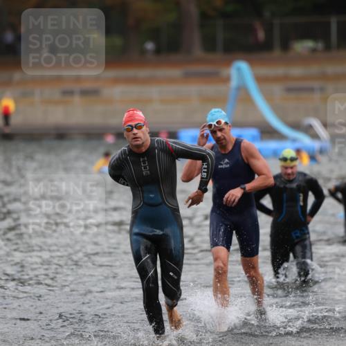 14.09.2025 - Stadtparktriathlon Michael Strokosch http://msf.ph/oto/8870941 14.09.2025 11:29:46 Schwimmen 1035, 1036, 1097 meine-sportfotos.de