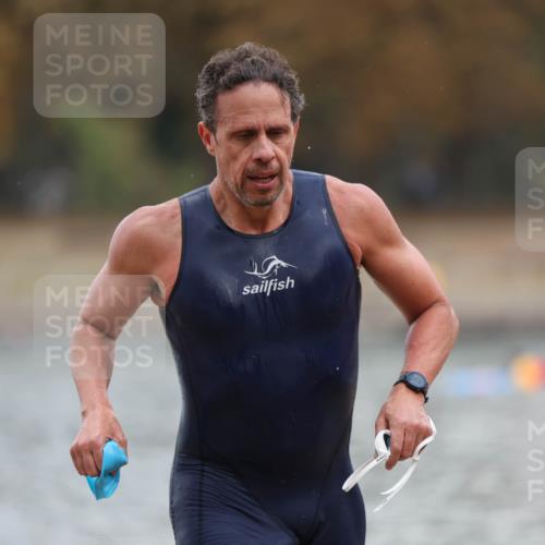 14.09.2025 - Stadtparktriathlon Michael Strokosch http://msf.ph/oto/8870953 14.09.2025 11:29:51 Schwimmen 1035, 1036, 1097 meine-sportfotos.de