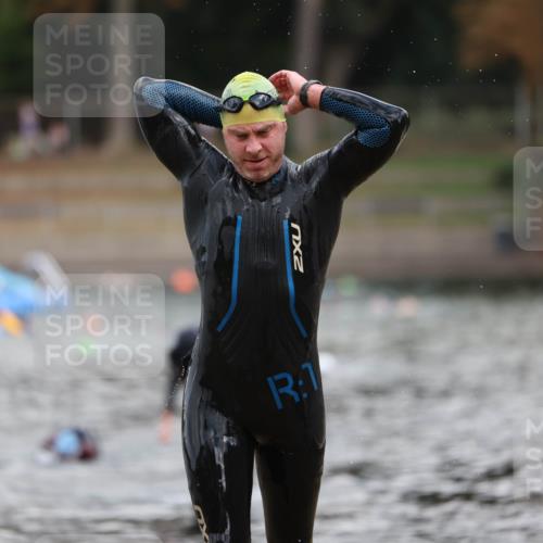 14.09.2025 - Stadtparktriathlon Michael Strokosch http://msf.ph/oto/8870961 14.09.2025 11:29:55 Schwimmen 1035, 1083, 1097 meine-sportfotos.de