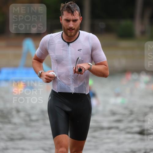14.09.2025 - Stadtparktriathlon Michael Strokosch http://msf.ph/oto/8871006 14.09.2025 11:30:20 Schwimmen 1023 meine-sportfotos.de