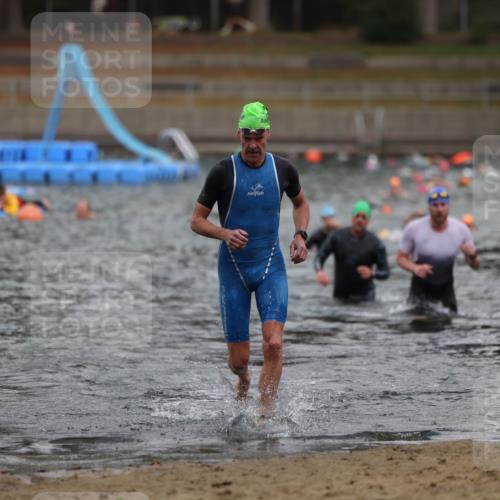 14.09.2025 - Stadtparktriathlon Michael Strokosch http://msf.ph/oto/8871014 14.09.2025 11:30:32 Schwimmen 1041, 1092, 1115 meine-sportfotos.de
