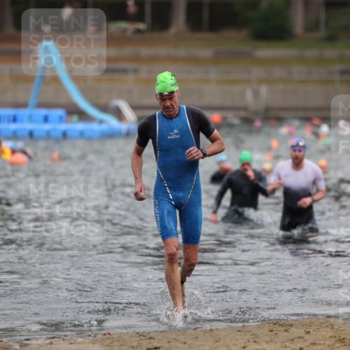 14.09.2025 - Stadtparktriathlon Michael Strokosch http://msf.ph/oto/8871015 14.09.2025 11:30:32 Schwimmen 1041, 1092, 1115 meine-sportfotos.de