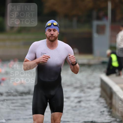 14.09.2025 - Stadtparktriathlon Michael Strokosch http://msf.ph/oto/8871038 14.09.2025 11:30:41 Schwimmen 1041, 1092, 1115 meine-sportfotos.de