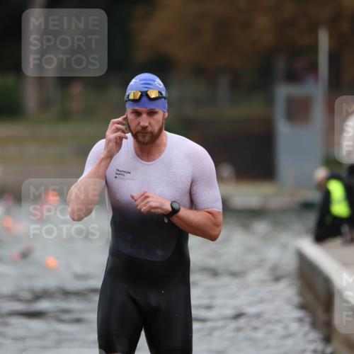 14.09.2025 - Stadtparktriathlon Michael Strokosch http://msf.ph/oto/8871040 14.09.2025 11:30:41 Schwimmen 1041, 1092, 1115 meine-sportfotos.de