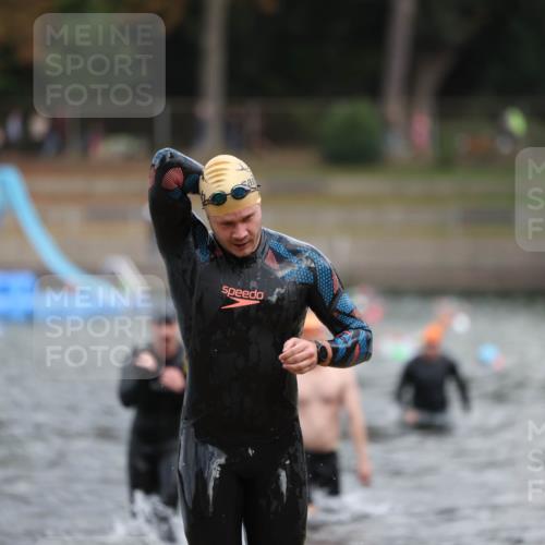 14.09.2025 - Stadtparktriathlon Michael Strokosch http://msf.ph/oto/8871076 14.09.2025 11:31:01 Schwimmen 1048, 1099, 1101, 1112 meine-sportfotos.de