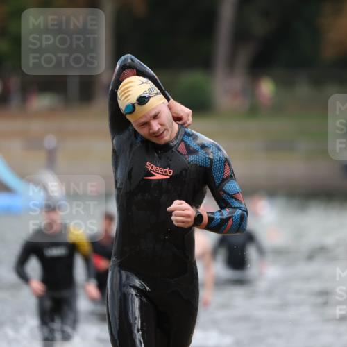 14.09.2025 - Stadtparktriathlon Michael Strokosch http://msf.ph/oto/8871078 14.09.2025 11:31:01 Schwimmen 1048, 1099, 1101, 1112 meine-sportfotos.de