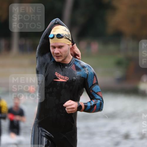 14.09.2025 - Stadtparktriathlon Michael Strokosch http://msf.ph/oto/8871079 14.09.2025 11:31:02 Schwimmen 1048, 1099, 1101, 1112 meine-sportfotos.de