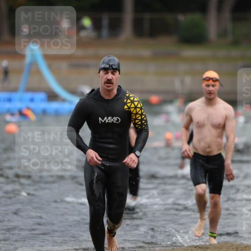 14.09.2025 - Stadtparktriathlon Michael Strokosch http://msf.ph/oto/8871087 14.09.2025 11:31:05 Schwimmen 1027, 1048, 1099, 1101, 1112 meine-sportfotos.de