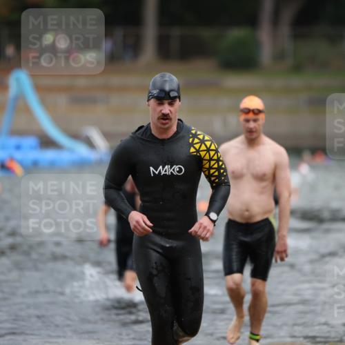 14.09.2025 - Stadtparktriathlon Michael Strokosch http://msf.ph/oto/8871088 14.09.2025 11:31:06 Schwimmen 1027, 1048, 1099, 1101 meine-sportfotos.de