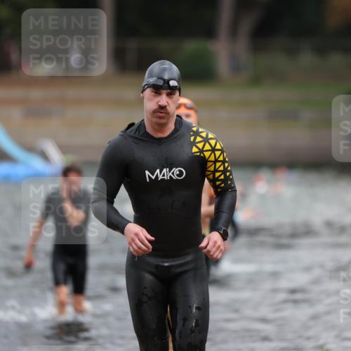 14.09.2025 - Stadtparktriathlon Michael Strokosch http://msf.ph/oto/8871090 14.09.2025 11:31:07 Schwimmen 1027, 1048, 1099, 1101 meine-sportfotos.de