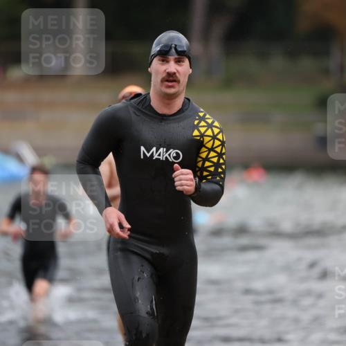 14.09.2025 - Stadtparktriathlon Michael Strokosch http://msf.ph/oto/8871092 14.09.2025 11:31:07 Schwimmen 1027, 1048, 1099, 1101 meine-sportfotos.de