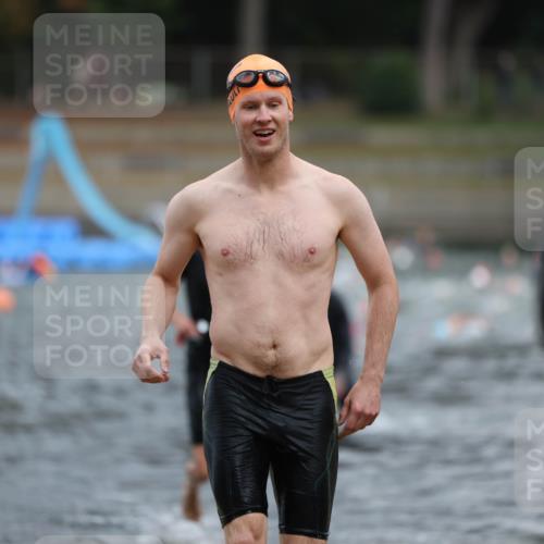 14.09.2025 - Stadtparktriathlon Michael Strokosch http://msf.ph/oto/8871096 14.09.2025 11:31:09 Schwimmen 1027, 1048, 1099, 1101 meine-sportfotos.de