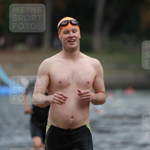 14.09.2025 - Stadtparktriathlon Michael Strokosch http://msf.ph/oto/8871101 14.09.2025 11:31:10 Schwimmen 1027, 1048, 1099, 1101 meine-sportfotos.de