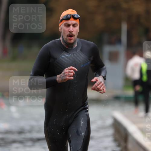14.09.2025 - Stadtparktriathlon Michael Strokosch http://msf.ph/oto/8871122 14.09.2025 11:31:18 Schwimmen 1027 meine-sportfotos.de