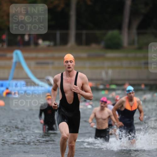 14.09.2025 - Stadtparktriathlon Michael Strokosch http://msf.ph/oto/8871128 14.09.2025 11:31:30 Schwimmen 1025, 1051, 1065, 1109 meine-sportfotos.de