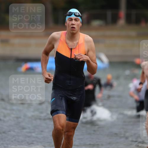14.09.2025 - Stadtparktriathlon Michael Strokosch http://msf.ph/oto/8871149 14.09.2025 11:31:35 Schwimmen 1025, 1051, 1062, 1065, 1109 meine-sportfotos.de
