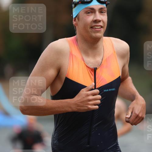 14.09.2025 - Stadtparktriathlon Michael Strokosch http://msf.ph/oto/8871158 14.09.2025 11:31:37 Schwimmen 1025, 1039, 1062, 1065, 1109 meine-sportfotos.de