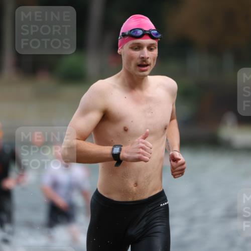 14.09.2025 - Stadtparktriathlon Michael Strokosch http://msf.ph/oto/8871161 14.09.2025 11:31:38 Schwimmen 1025, 1039, 1062, 1065, 1109 meine-sportfotos.de