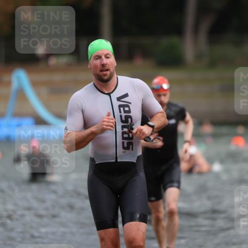 14.09.2025 - Stadtparktriathlon Michael Strokosch http://msf.ph/oto/8871193 14.09.2025 11:31:46 Schwimmen 1025, 1039, 1062, 1077, 1107 meine-sportfotos.de