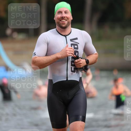 14.09.2025 - Stadtparktriathlon Michael Strokosch http://msf.ph/oto/8871197 14.09.2025 11:31:47 Schwimmen 1039, 1062, 1077, 1107 meine-sportfotos.de