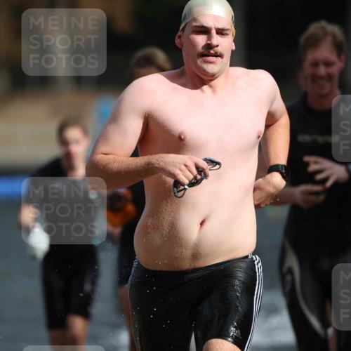 14.09.2025 - Stadtparktriathlon Michael Strokosch http://msf.ph/oto/8871242 14.09.2025 11:32:01 Schwimmen 1033, 1040, 1043, 1073, 1077, 1080, 1091, 1102 meine-sportfotos.de
