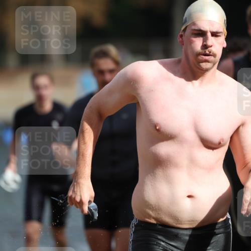 14.09.2025 - Stadtparktriathlon Michael Strokosch http://msf.ph/oto/8871244 14.09.2025 11:32:02 Schwimmen 1033, 1040, 1043, 1073, 1077, 1080, 1091, 1102 meine-sportfotos.de