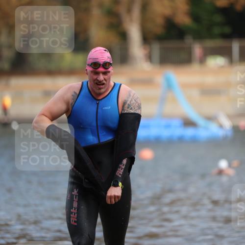 14.09.2025 - Stadtparktriathlon Michael Strokosch http://msf.ph/oto/8871275 14.09.2025 11:32:13 Schwimmen 1046, 1047 meine-sportfotos.de