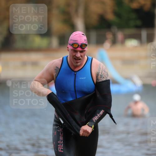 14.09.2025 - Stadtparktriathlon Michael Strokosch http://msf.ph/oto/8871278 14.09.2025 11:32:14 Schwimmen 1046, 1047 meine-sportfotos.de