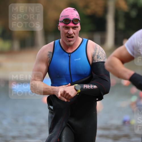 14.09.2025 - Stadtparktriathlon Michael Strokosch http://msf.ph/oto/8871282 14.09.2025 11:32:15 Schwimmen 1046, 1047 meine-sportfotos.de