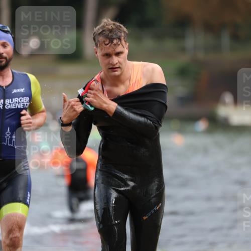14.09.2025 - Stadtparktriathlon Michael Strokosch http://msf.ph/oto/8871294 14.09.2025 11:32:29 Schwimmen 1054, 1064, 1087, 1088, 1095 meine-sportfotos.de