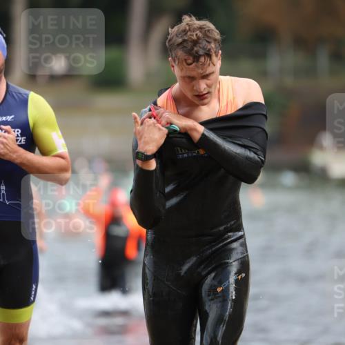 14.09.2025 - Stadtparktriathlon Michael Strokosch http://msf.ph/oto/8871296 14.09.2025 11:32:29 Schwimmen 1054, 1064, 1087, 1088, 1095 meine-sportfotos.de