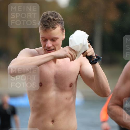 14.09.2025 - Stadtparktriathlon Michael Strokosch http://msf.ph/oto/8871316 14.09.2025 11:32:37 Schwimmen 1031, 1063, 1064, 1086, 1087, 1088 meine-sportfotos.de