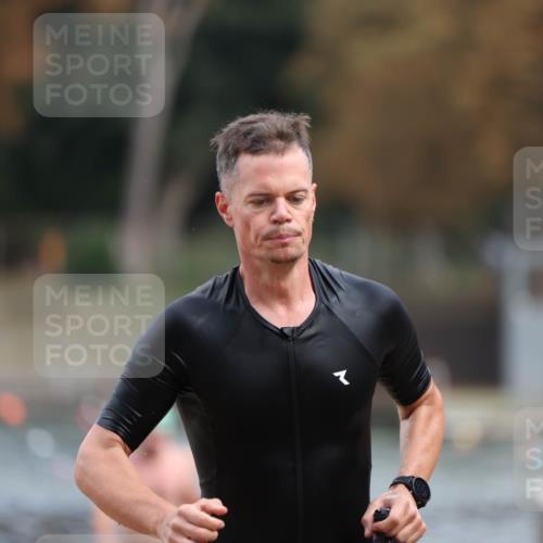 14.09.2025 - Stadtparktriathlon Michael Strokosch http://msf.ph/oto/8871352 14.09.2025 11:32:50 Schwimmen 1026, 1031, 1053, 1086 meine-sportfotos.de