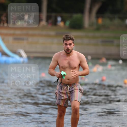 14.09.2025 - Stadtparktriathlon Michael Strokosch http://msf.ph/oto/8871358 14.09.2025 11:32:55 Schwimmen 1053 meine-sportfotos.de