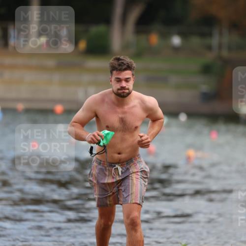 14.09.2025 - Stadtparktriathlon Michael Strokosch http://msf.ph/oto/8871361 14.09.2025 11:32:56 Schwimmen 1053 meine-sportfotos.de