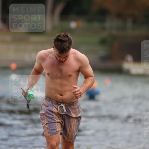 14.09.2025 - Stadtparktriathlon Michael Strokosch http://msf.ph/oto/8871367 14.09.2025 11:32:57 Schwimmen 1053 meine-sportfotos.de