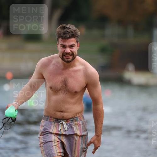14.09.2025 - Stadtparktriathlon Michael Strokosch http://msf.ph/oto/8871369 14.09.2025 11:32:58 Schwimmen 1053 meine-sportfotos.de