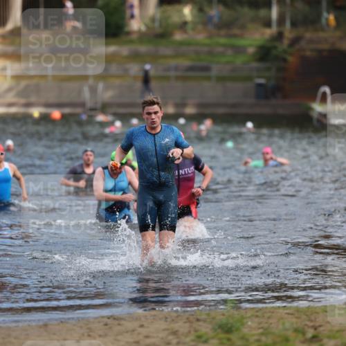14.09.2025 - Stadtparktriathlon Michael Strokosch http://msf.ph/oto/8871377 14.09.2025 11:33:12 Schwimmen 1058, 1060, 1120 meine-sportfotos.de