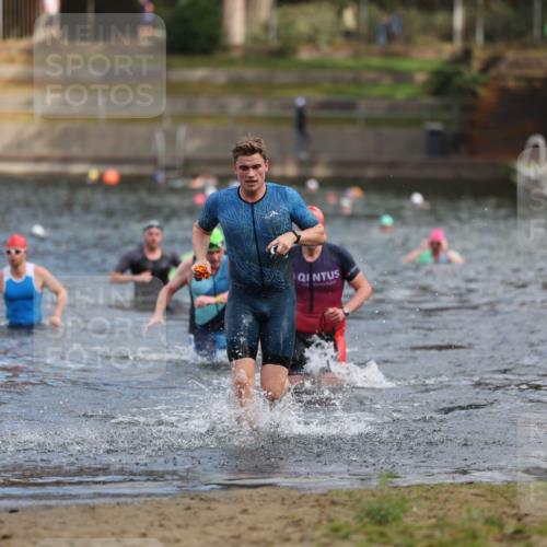14.09.2025 - Stadtparktriathlon Michael Strokosch http://msf.ph/oto/8871378 14.09.2025 11:33:13 Schwimmen 1058, 1060, 1120 meine-sportfotos.de